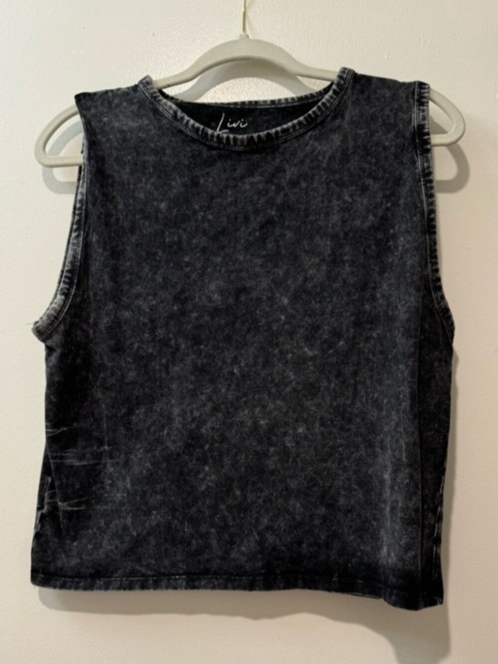 Black Sleeveless Crop Tank - Picture 1 of 2